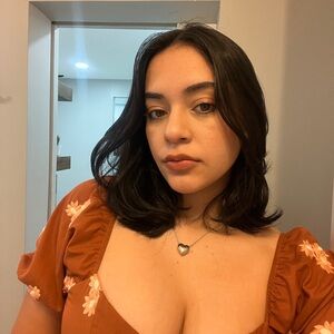Hello! My name is Sofia! I accept offers💗